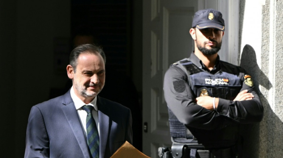  Gefahr f&uuml;r S&aacute;nchez: Korruptionsprozess gegen Spaniens Ex-Verkehrsminister beginnt 