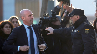 Baiser forc&eacute;: Luis Rubiales persiste et signe