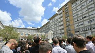 La convalecencia del papa tras su operaci&oacute;n "sigue su curso", seg&uacute;n sus m&eacute;dicos