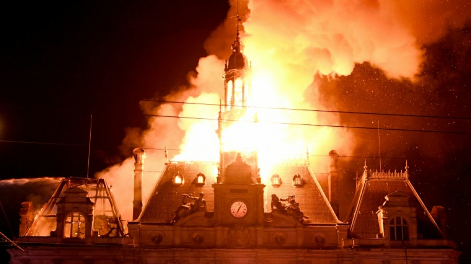  Rathausbrand in Limoges bei Unruhen: Linksradikaler festgenommen 