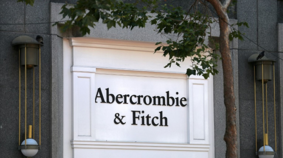 Ex-CEO da Abercrombie &eacute; preso por tr&aacute;fico sexual