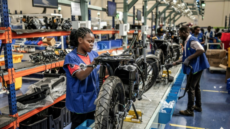  En Afrique, les motos &eacute;lectriques inondent le march&eacute;, port&eacute;es par la guerre au Moyen-Orient 