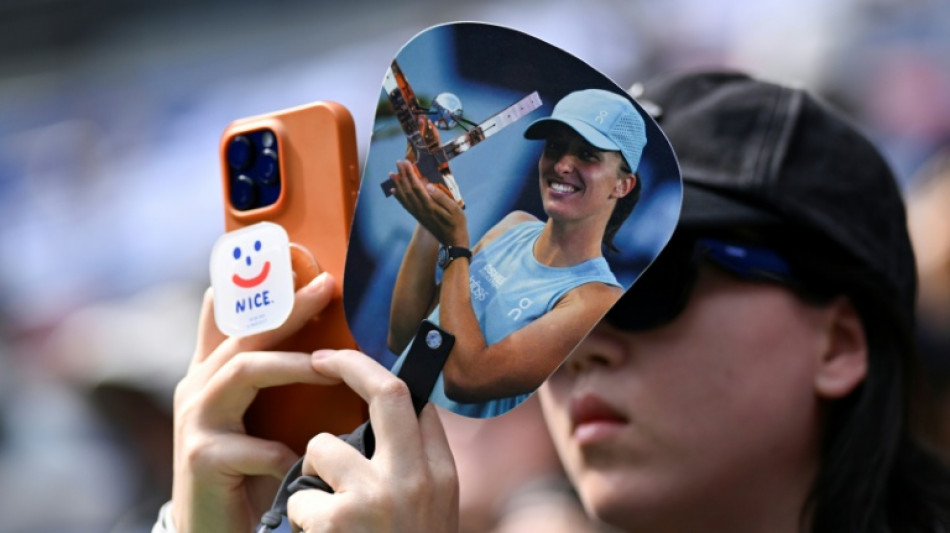  Swiatek avoids seed exodus to breeze into Wuhan last eight 