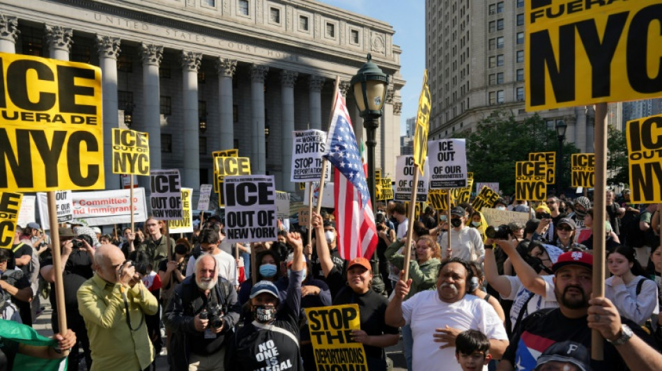 "Aqu&iacute; estamos": miles protestan en Nueva York contra la pol&iacute;tica migratoria de Trump