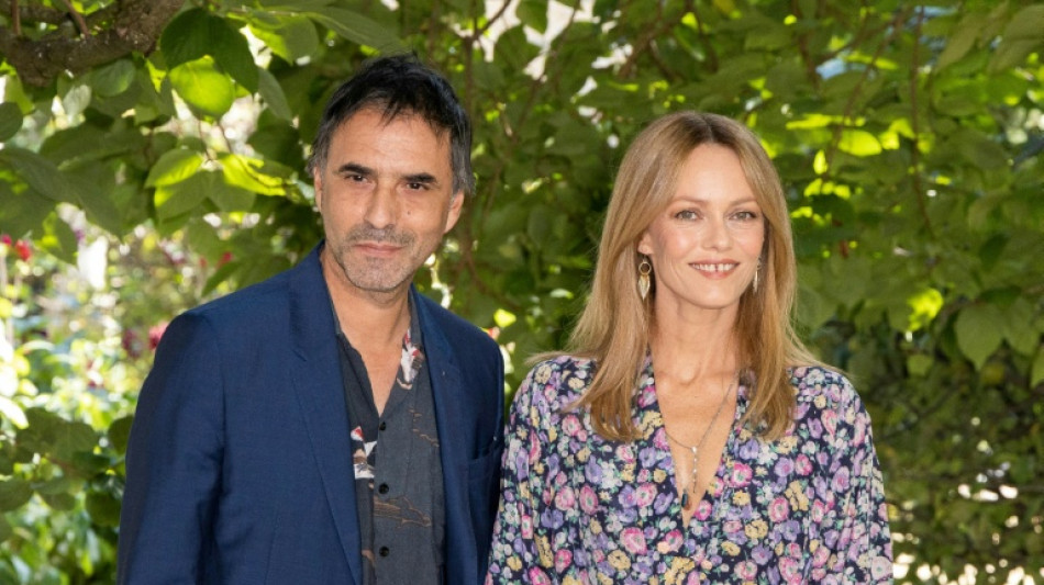  La cantante y actriz francesa Vanessa Paradis se separa de su esposo 