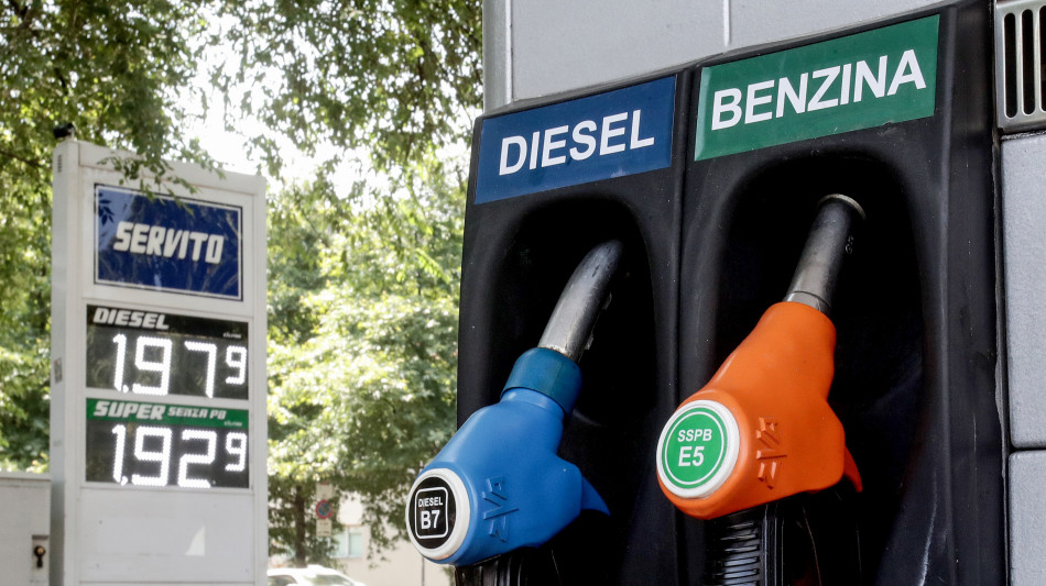  Prezzo petrolio in aumento, Wti scambiato a 79,02 dollari 