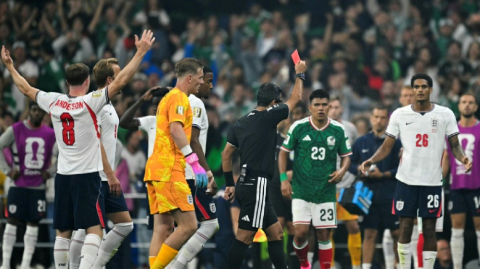  Ingl&ecirc;s Jarell Quansah recebe 2 jogos de suspens&atilde;o por expuls&atilde;o contra o M&eacute;xico 