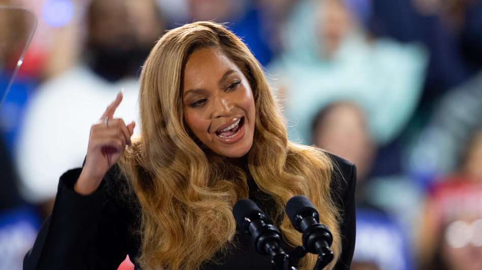 Beyoncé inizia il tour europeo a Londra, ma non c'è sold out