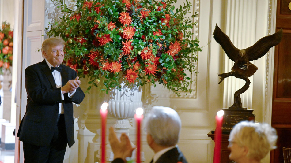  Trump regala a Xi una scultura dell'aquila calva, il simbolo degli Usa 
