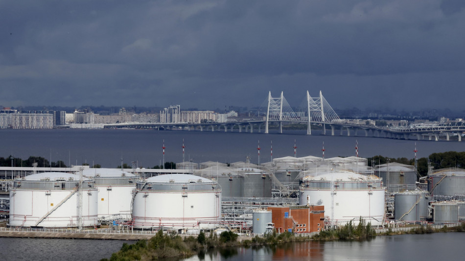  Media Kiev, 'terminale petrolifero San Pietroburgo colpito da droni' 