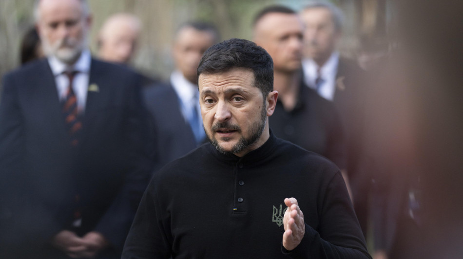Zelensky, 'non garantisco sicurezza dei leader a parata Mosca'