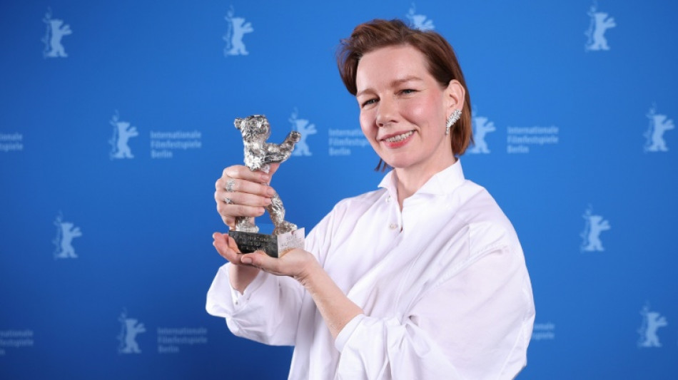  Schauspielerin Sandra H&uuml;ller mit Silbernem B&auml;ren f&uuml;r beste Hauptrolle ausgezeichnet 