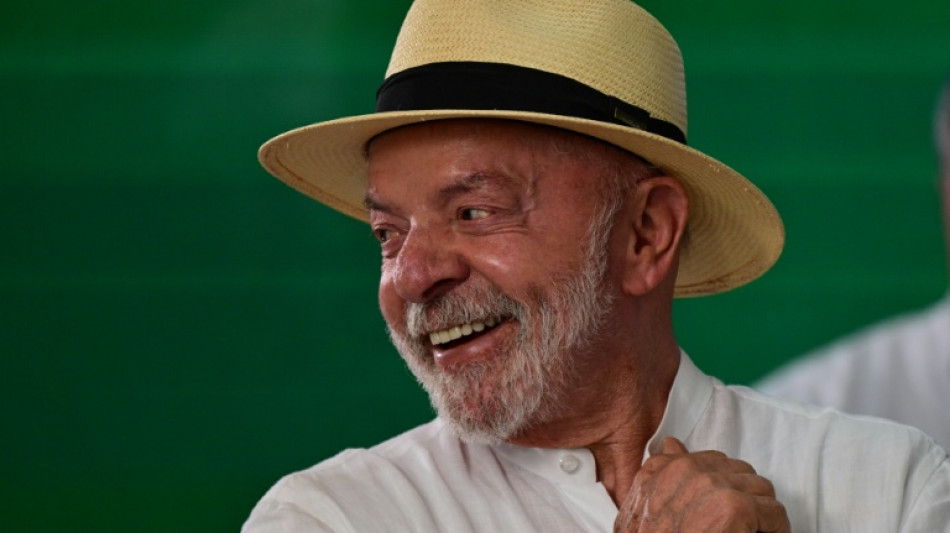  Lula, a figura central da esquerda em uma corrida contra o tempo 