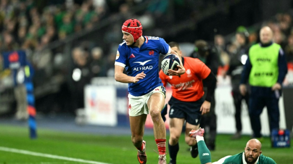  Bielle-Biarrey sparkles as rampant France beat Ireland in Six Nations 