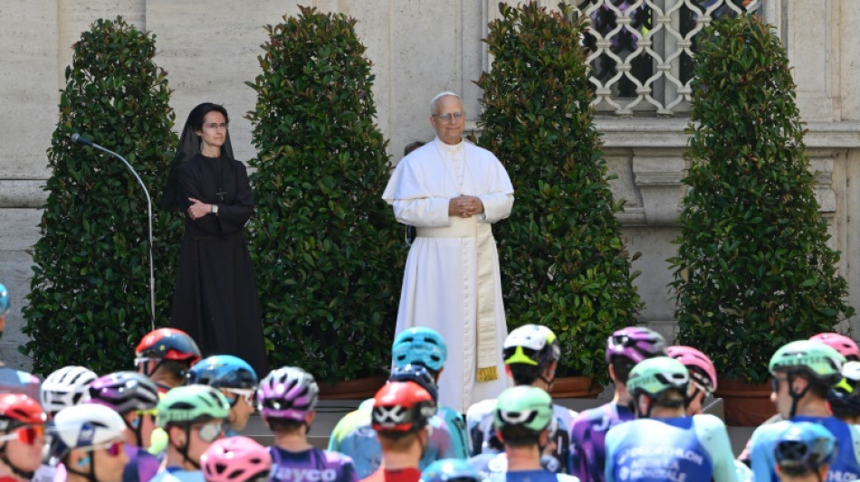 Tour d'Italie: le pape Léon XIV bénit le peloton avant sa traversée du Vatican