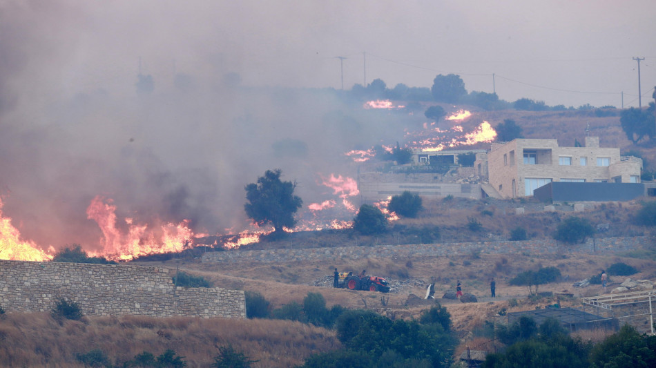  Incendi in Grecia, 8.000 persone evacuate a Creta 