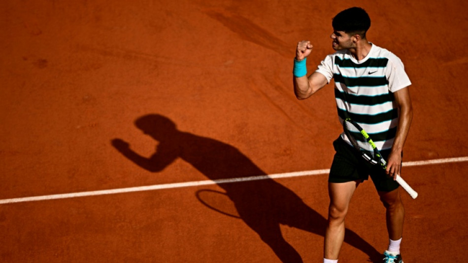 Alcaraz perde um set para Shelton mas vai às quartas de final de Roland Garros