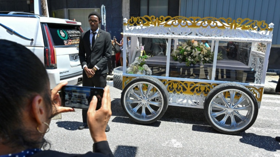  Trinitenses despiden al legendario cantautor de calipso Mighty Sparrow con una caravana musical  
