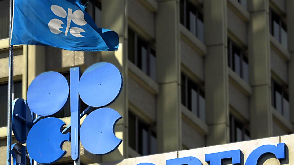 Opec+ aumenta la produzione di petrolio, 'impegno per la stabilit&agrave;'