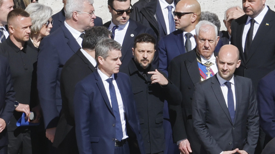 Kiev, 'costruttivo' primo scambio tra Zelensky e Trump