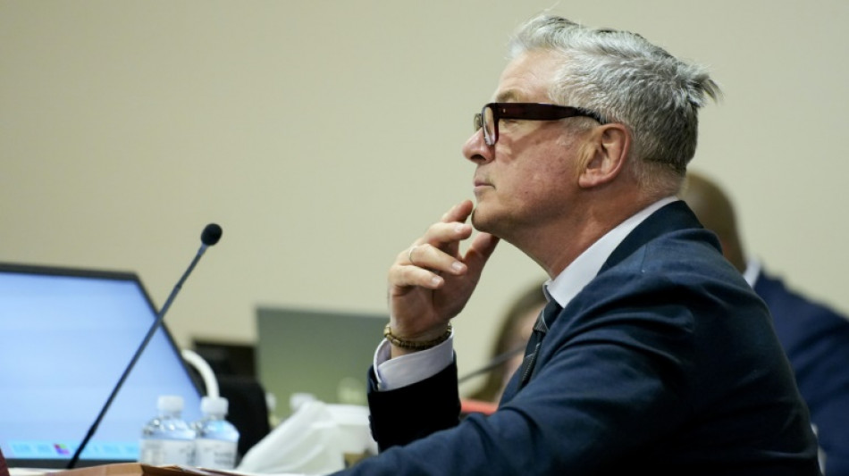 Defensa de Baldwin ataca investigaci&oacute;n del caso "Rust" en segundo d&iacute;a de juicio