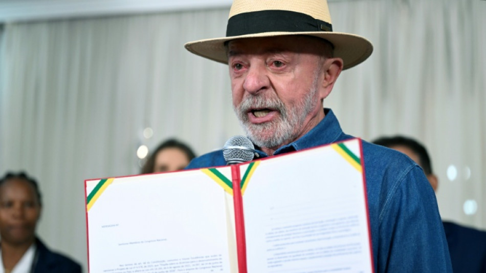  Lula sanciona lei de incentivo ao futebol feminino a um ano da Copa do Mundo no Brasil 