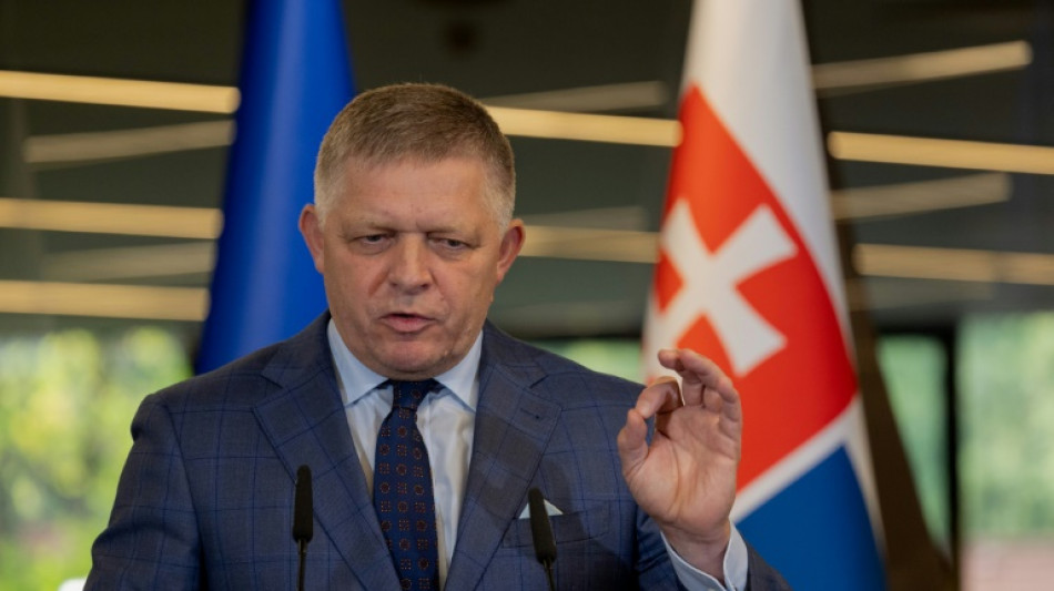Slovaquie: Robert Fico fait primer le droit national pour cibler les LGBT+
