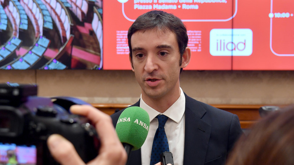 Iliad, Italia in rosso ma la perdita si dimezza a 36 milioni