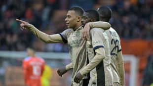 Monaco vence e adia t&iacute;tulo do PSG, que goleia Lorient (4-1)