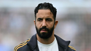 Amorim expects to stay at Man Utd as pressure mounts