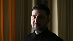 Apr&egrave;s quatre ans d'invasion, l'Ukraine ne "perd pas" la guerre, dit Zelensky &agrave; l'AFP