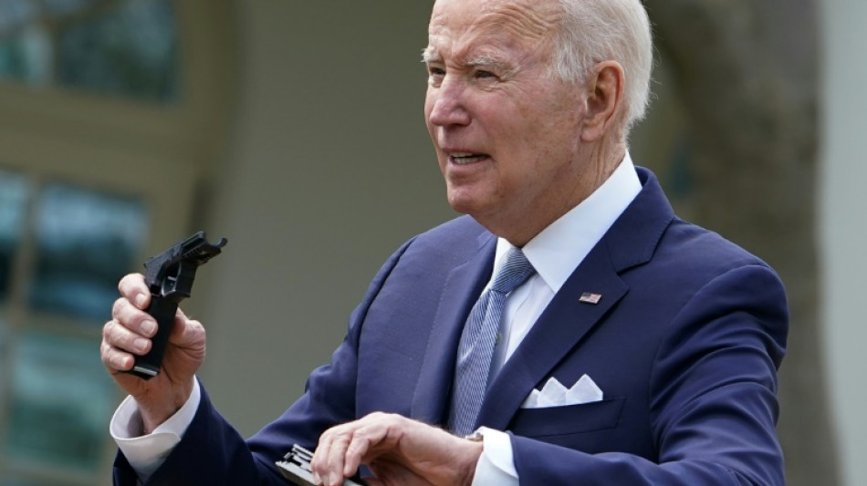 Biden endurece la regulaci&oacute;n de las armas "fantasma"