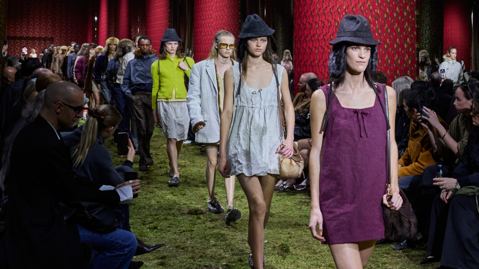  Nella sfilata di Miu Miu a Parigi, il corpo prima dell'abito 