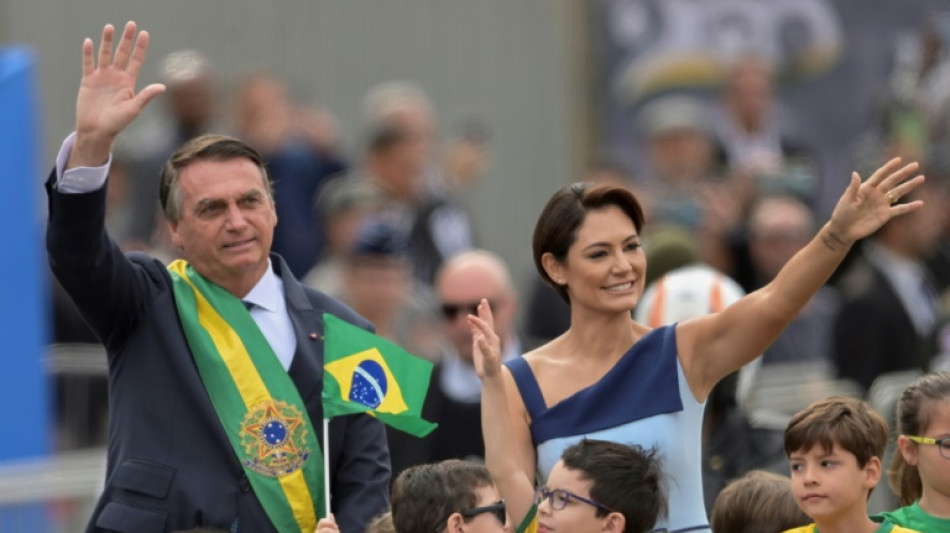 Les sondages "mentent" dit Bolsonaro lors d'une f&ecirc;te nationale sous tension