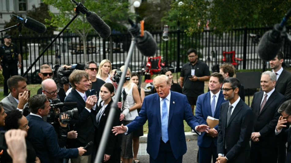  L&iacute;deres da IA prometem se autorregular ap&oacute;s reuni&atilde;o com Trump 
