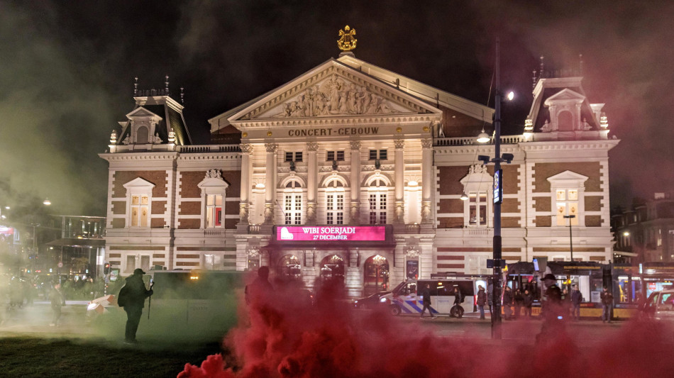  Olanda, 22 arresti per protesta contro il concerto del cantore dell'esercito israeliano 
