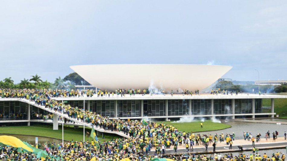 Bolsonaro-Anh&auml;nger st&uuml;rmen Kongress, Pr&auml;sidentenpalast und Oberstes Gericht