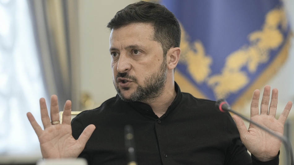 Zelensky, chi dà alla guerra più tempo è complice di Putin