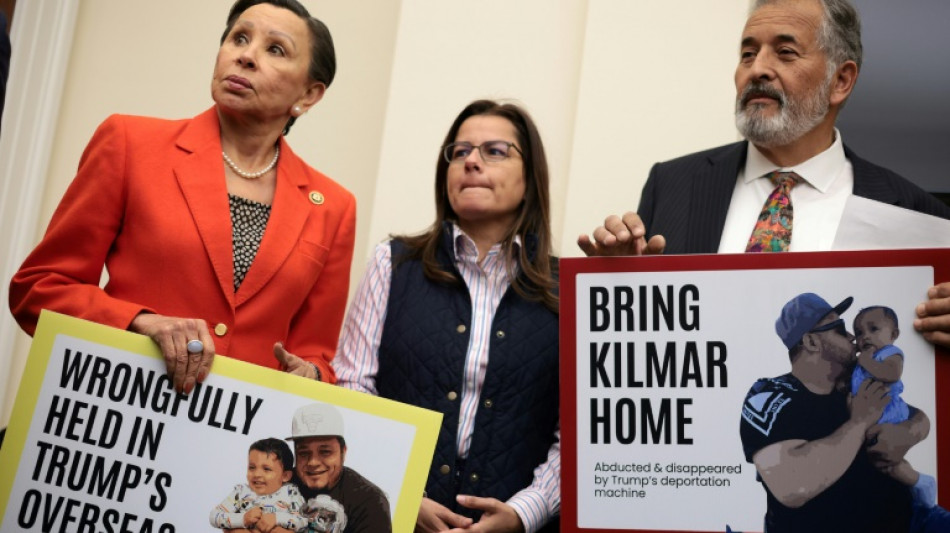 Migrant's expulsion puts Washington Salvadorans on edge