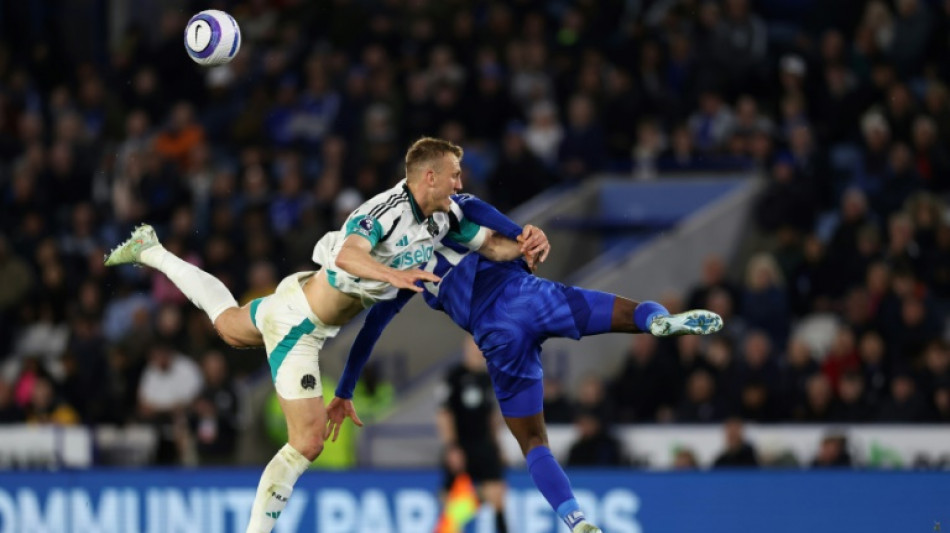 Newcastle vence Leicester e se aproxima da zona da Champions