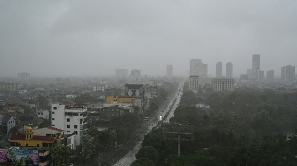 El tifón Kajiki azota Vietnam y provoca el desalojo de decenas de miles de personas