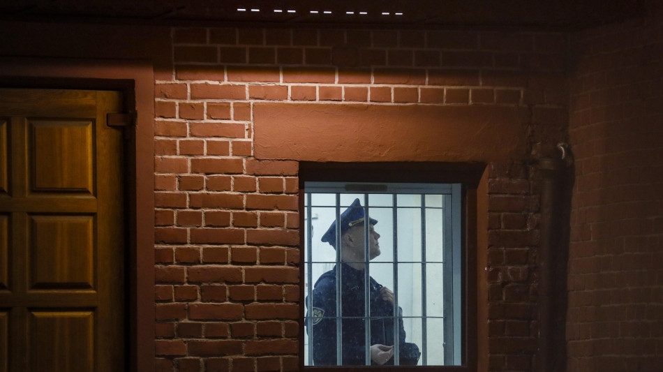 Rivolta in una colonia penale russa, uccisa una guardia, ostaggi