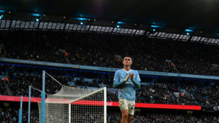 Com show de Phil Foden, City vira sobre United no Inglês