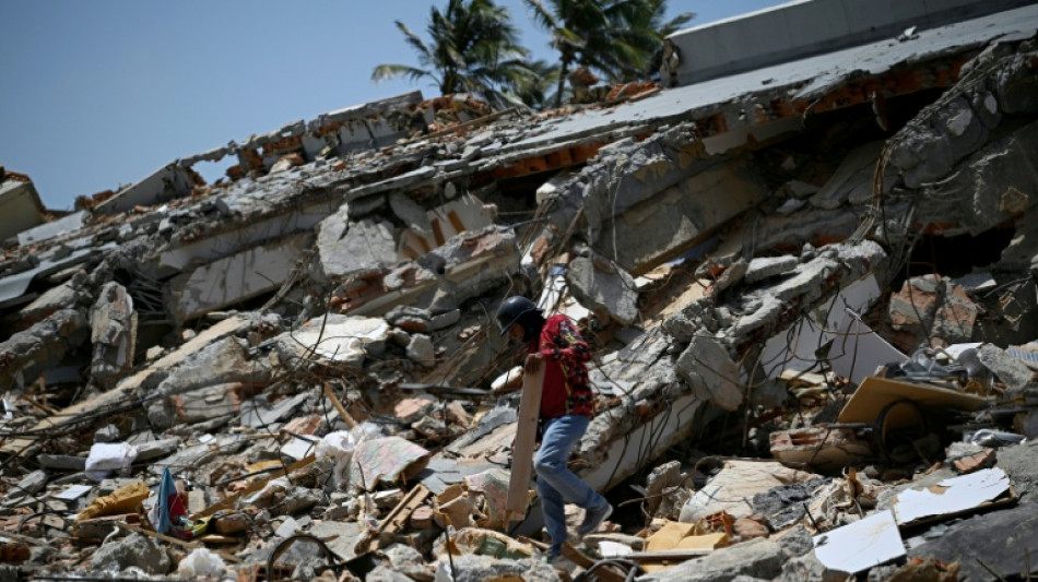  Venezuelans turn to scrap collecting in quake-hit beach 'paradise' 