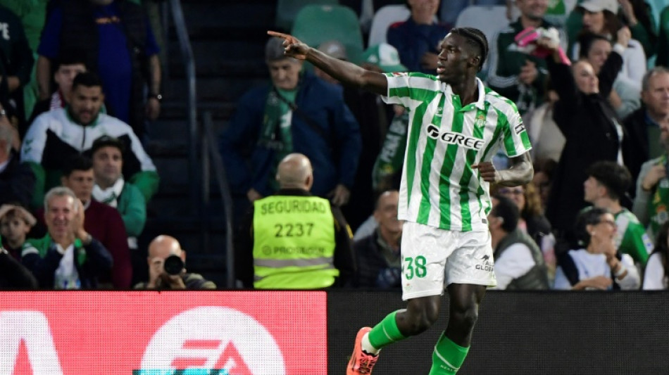 Como, de Cesc F&aacute;bregas, contrata jovem atacante Assane Diao, do Betis