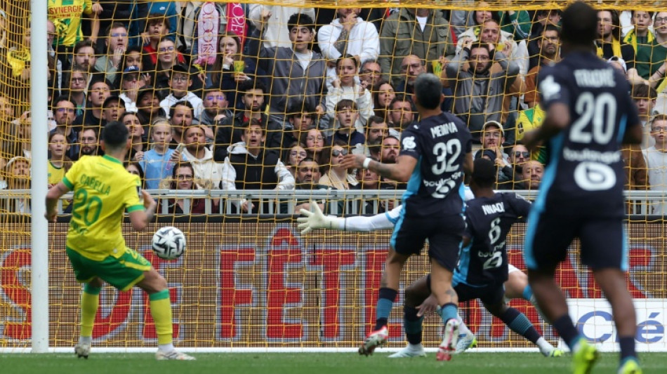  Ligue 1: Marseille sombre &agrave; Nantes, qui s'offre un peu d'espoir 