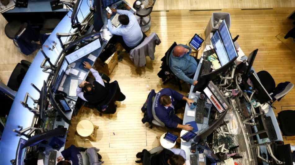  Wall Street ouvre en ordre dispers&eacute; apr&egrave;s une semaine mouvement&eacute;e 