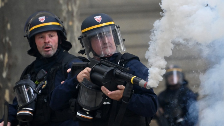  Clashes break out in Paris, other cities amid fresh protests 