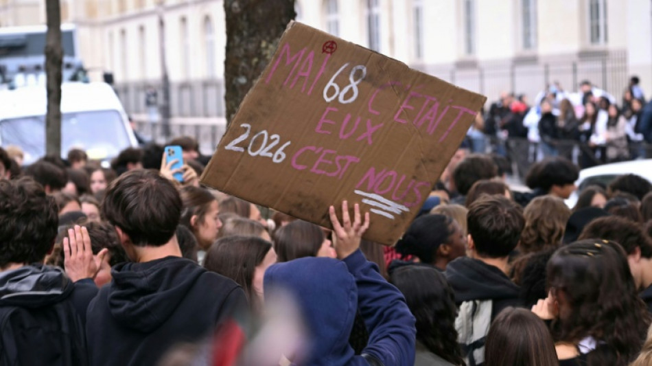  Fran&ccedil;a prende mais de 5 mil menores em protestos estudantis 