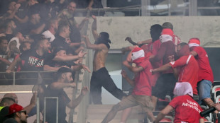 Fan bei Krawallen vor Fu&szlig;ballspiel in Nizza schwer verletzt 